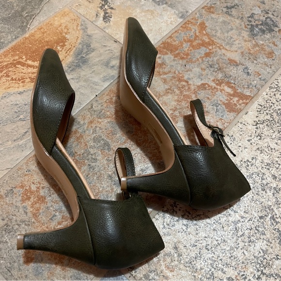 👠Deep Olive Green Ankle Strap  Pumps. - Picture 8 of 13
